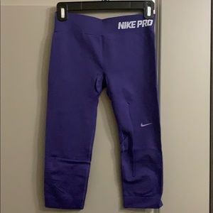 Nike pro dri fit crop seamless legging.  Size S